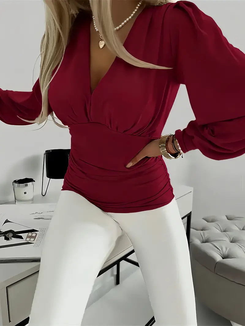 Shauna – Elegante Bluse mit tiefem V-Ausschnitt