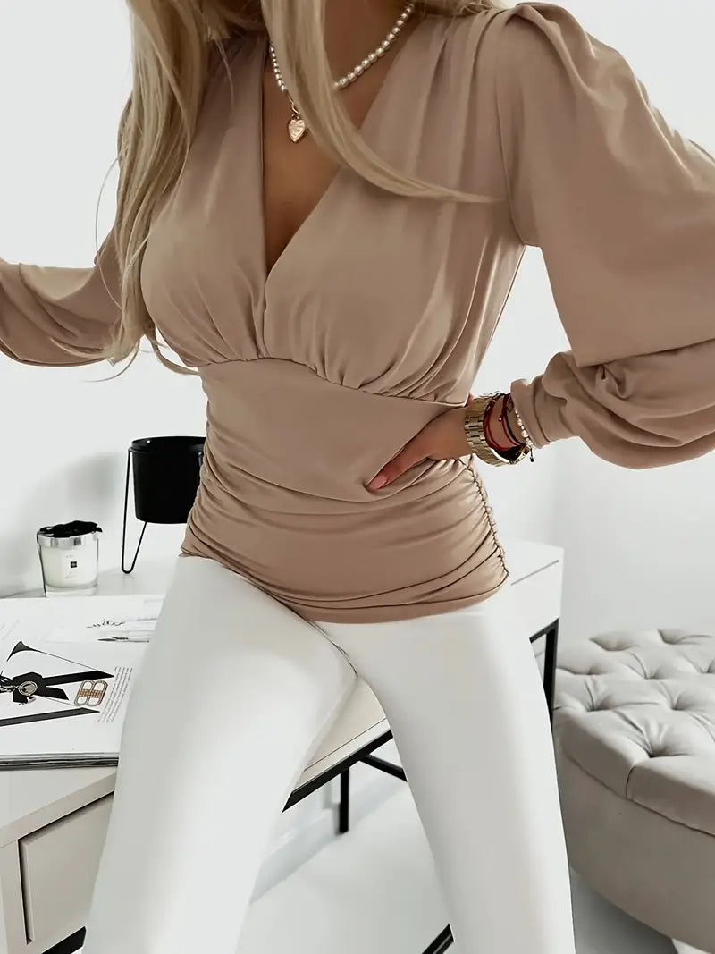 Shauna – Elegante Bluse mit tiefem V-Ausschnitt